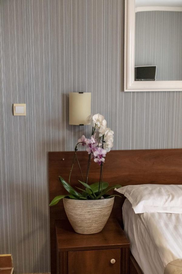 Mali Hotel Porat Budva Buitenkant foto
